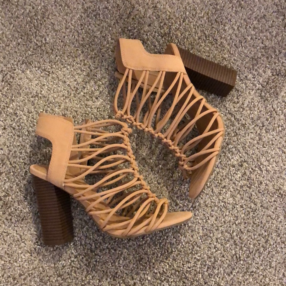 Nude heel